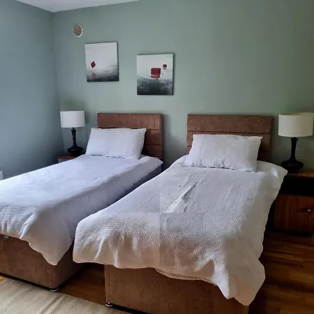 Semesterbostad A Spacious 4-bed Beside The *