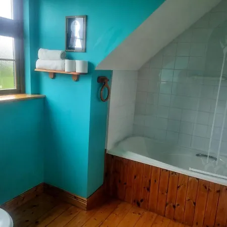 Semesterbostad A Spacious 4-bed Beside The