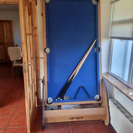 Semesterbostad A Spacious 4-bed Beside The Fethard on Sea