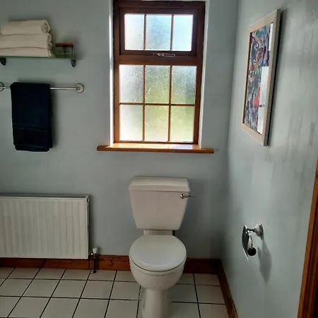 Semesterbostad A Spacious 4-bed Beside The *