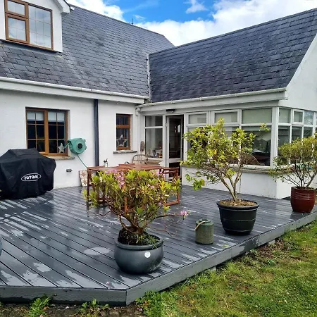 A Spacious 4-bed Beside The Semesterbostad *