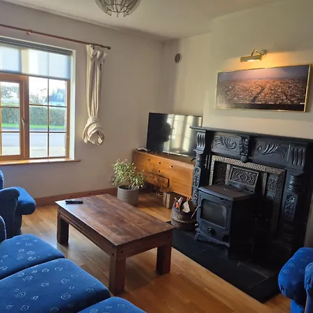 A Spacious 4-bed Beside The Semesterbostad