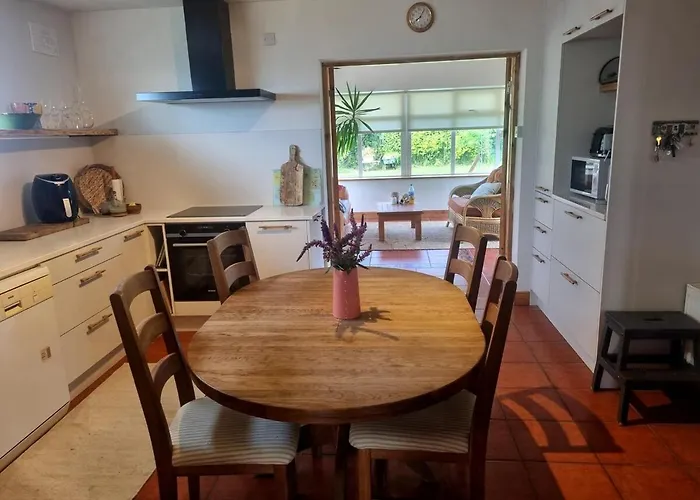 A Spacious 4-bed Beside The *