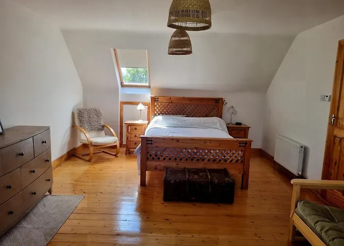 A Spacious 4-bed Beside The *