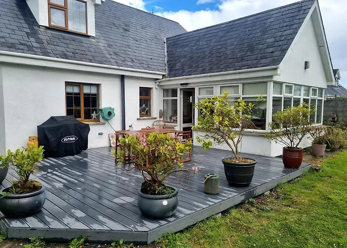 A Spacious 4-bed Beside The Vakantiehuis *