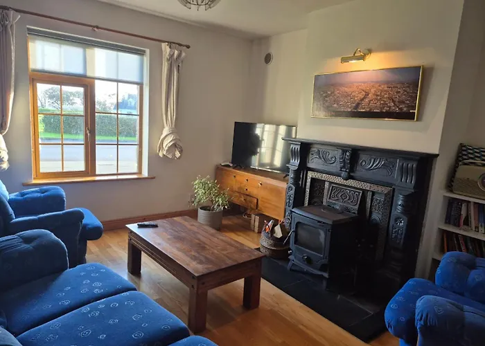 A Spacious 4-bed Beside The Vakantiehuis